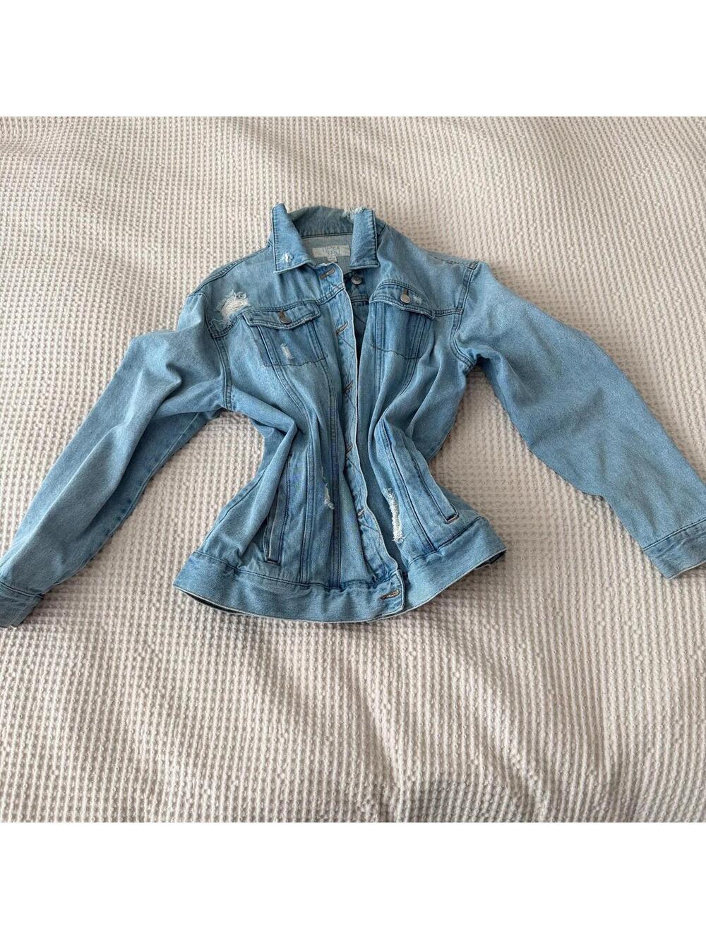 Time and Tru Light Wash Distressed Denim Jacket with Star Print Size Large - Picture 3 of 9